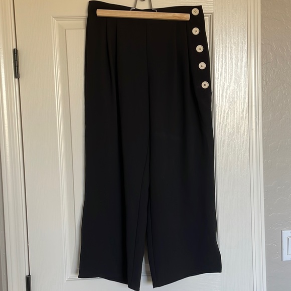 Vince Camuto Side Button Crop Pant - Picture 1 of 5